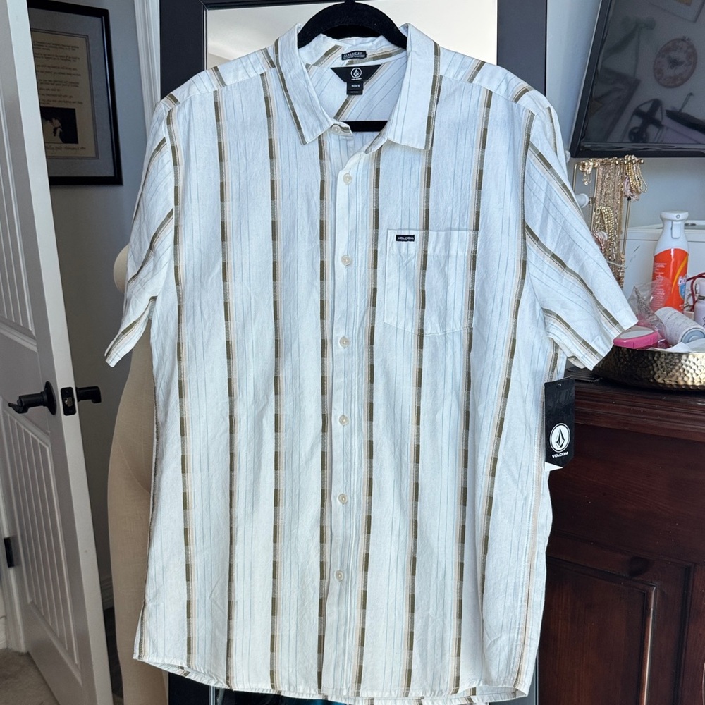Volcom Men’s Short Sleeve Button-Up Shirt in White and Olive Stripes size XL